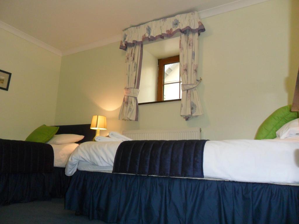 Stag Coach House Hotel Carmel Room photo