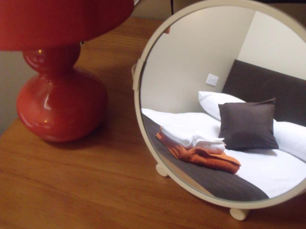Stag Coach House Hotel Carmel Room photo